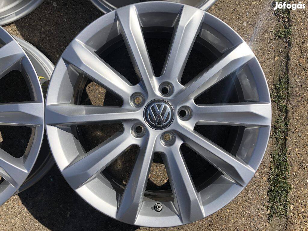 Eladó újszerű 4db gyári 17 VW Passat [Helsinki] alufelni. (2×1309)